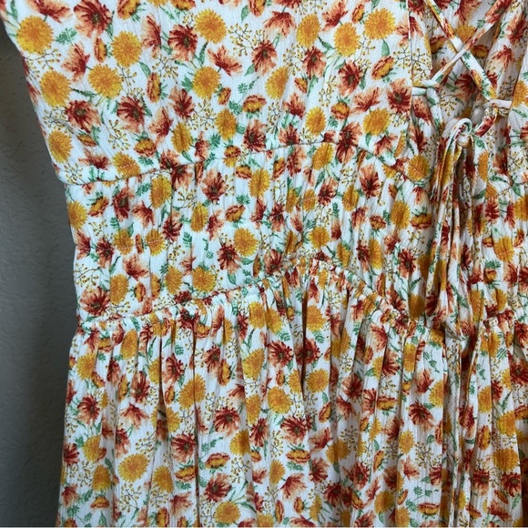 Torrid Floral Blouse in Yellow and Orange - Picture 4 of 6